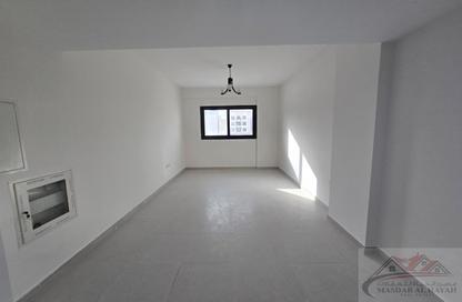 Apartment - 1 Bedroom - 2 Bathrooms for rent in SG Muwaileh Building - Muwaileh - Sharjah