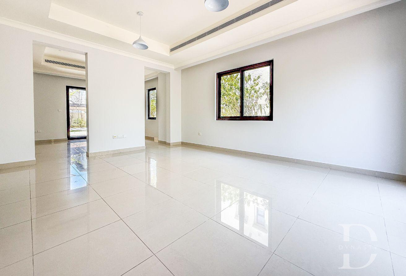 Rare To Market | Large 4 Bed | Ready To Move photo 5