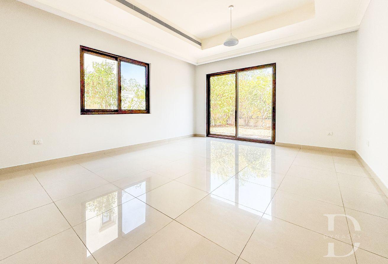 Rare To Market | Large 4 Bed | Ready To Move photo 6