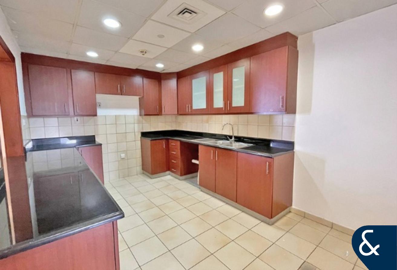 Unfurnished | 4 Bedrooms | Vacant | 3 Baths photo 4