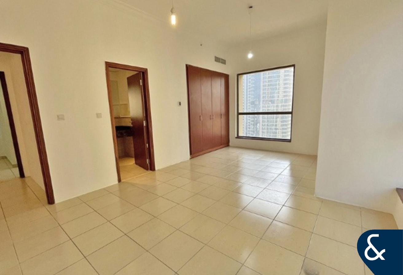 Unfurnished | 4 Bedrooms | Vacant | 3 Baths photo 5