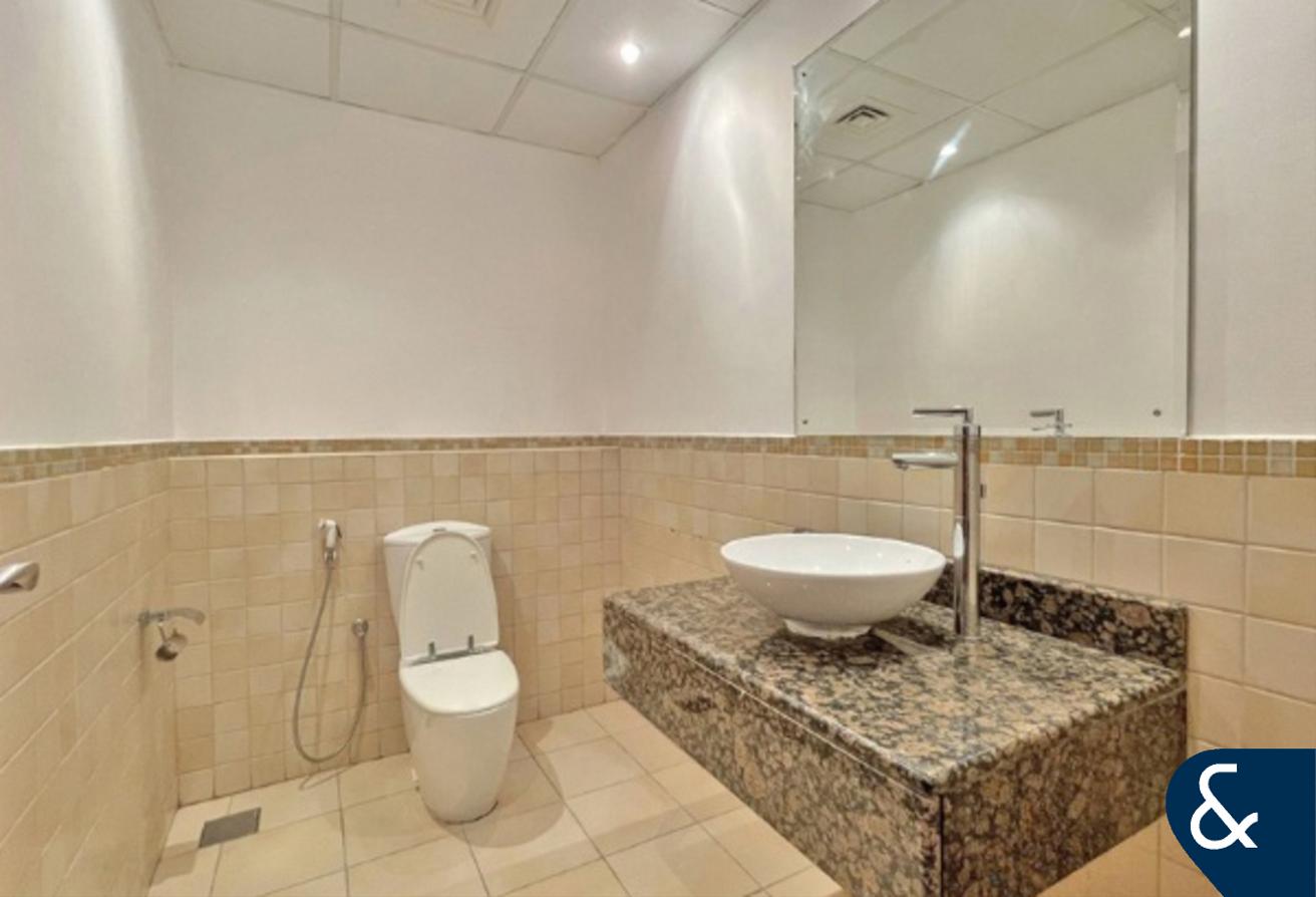Unfurnished | 4 Bedrooms | Vacant | 3 Baths photo 10