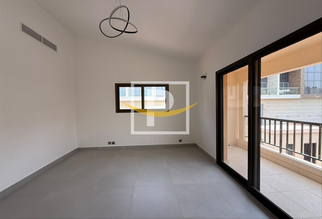Fully Renovated | Bright 4BR Villa | Near Parks photo 15