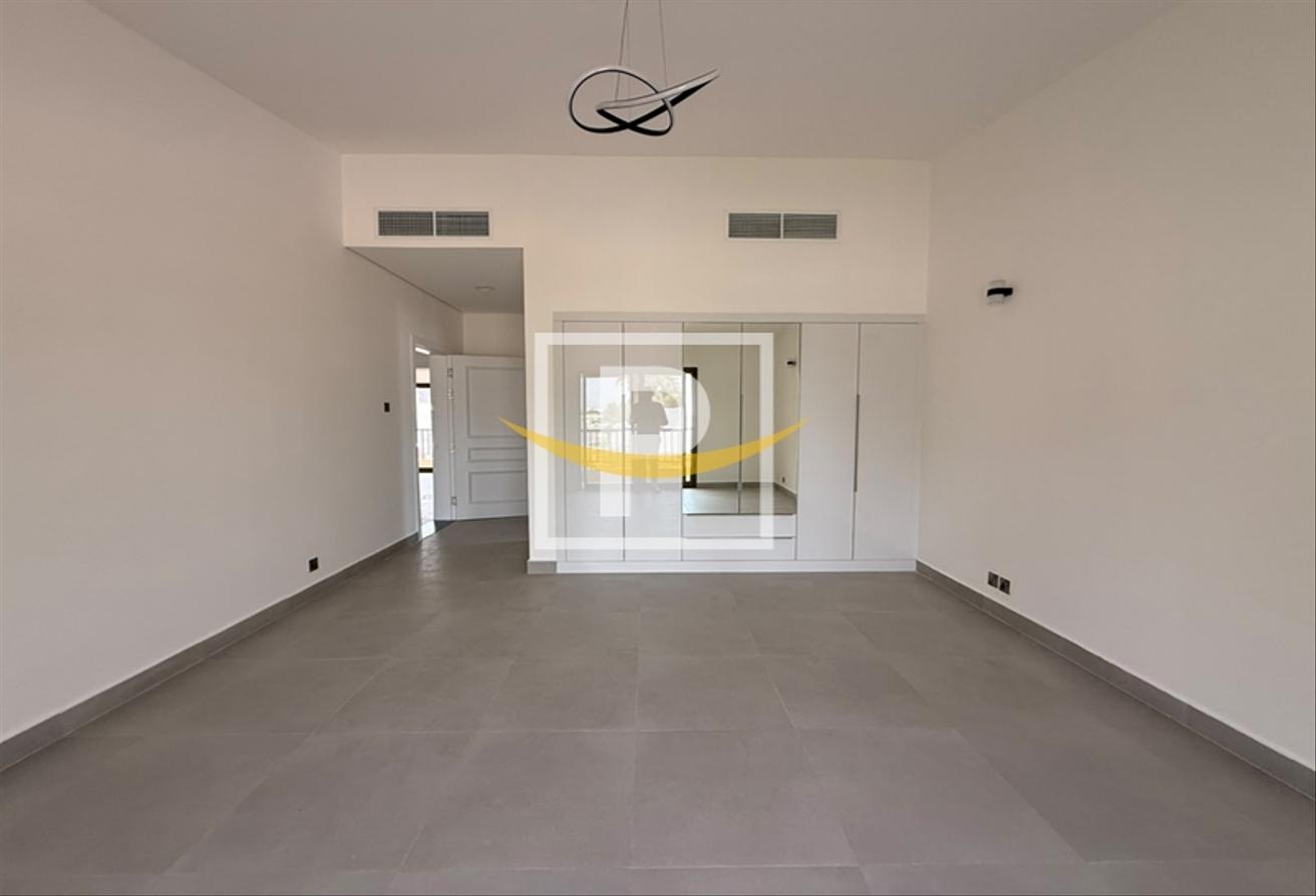 Fully Renovated | Bright 4BR Villa | Near Parks photo 8