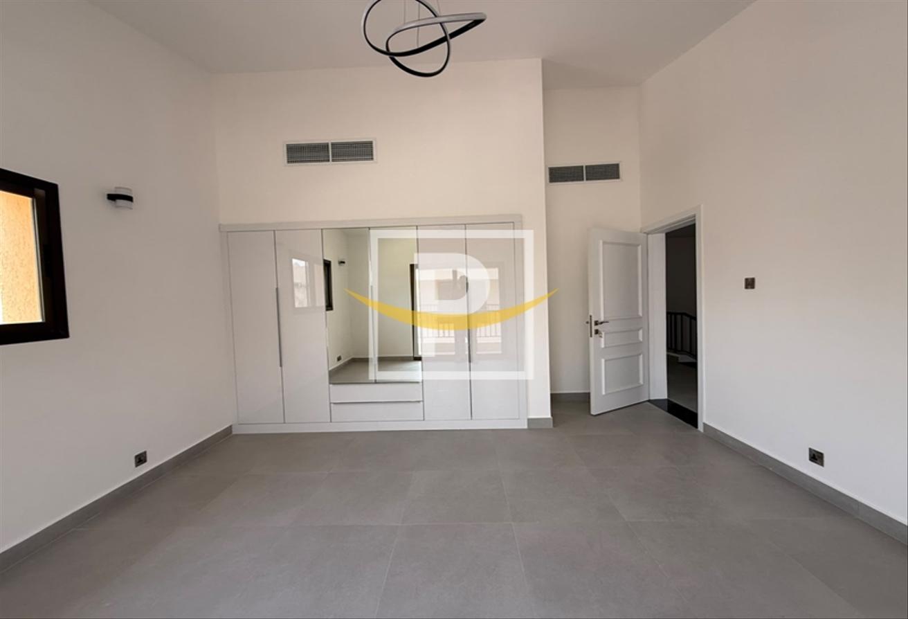 Fully Renovated | Bright 4BR Villa | Near Parks photo 7
