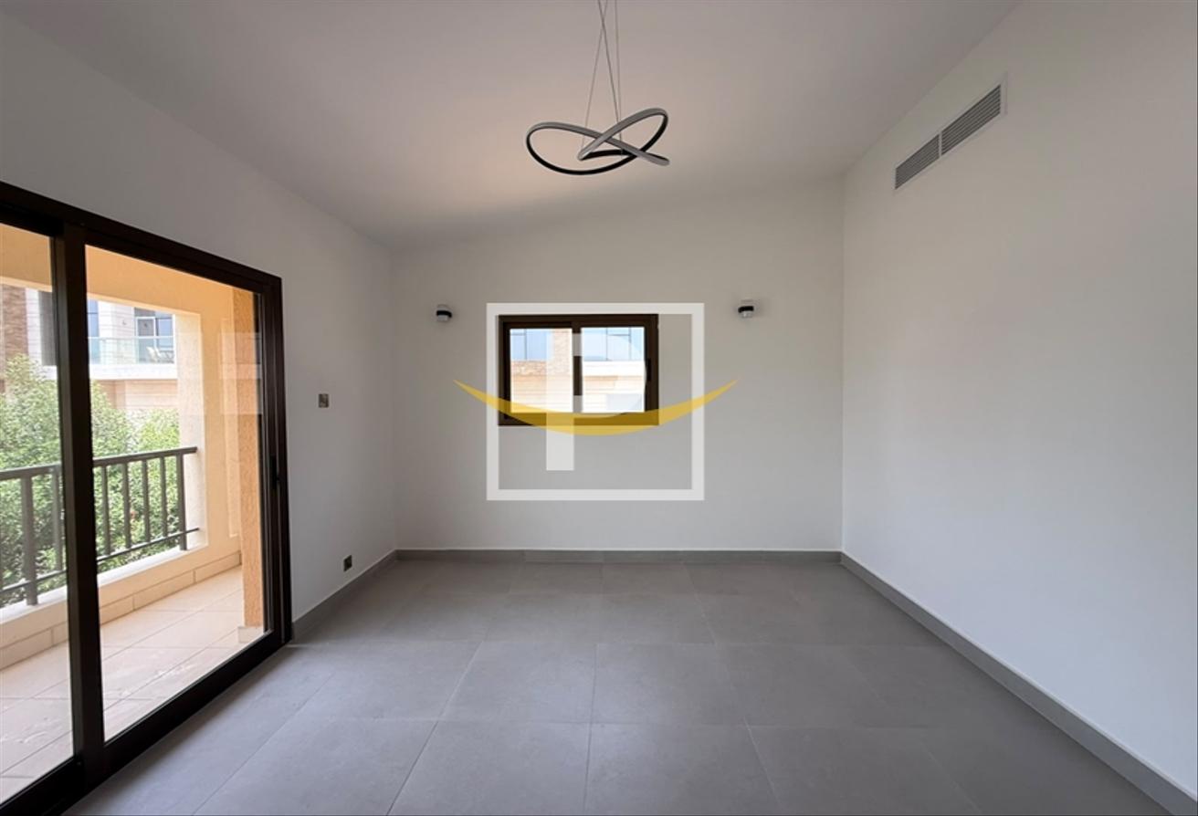 Fully Renovated | Bright 4BR Villa | Near Parks photo 11