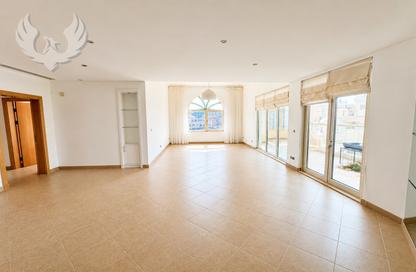 Apartment - 3 Bedrooms - 3 Bathrooms for rent in Al Khushkar - Shoreline Apartments - Palm Jumeirah - Dubai