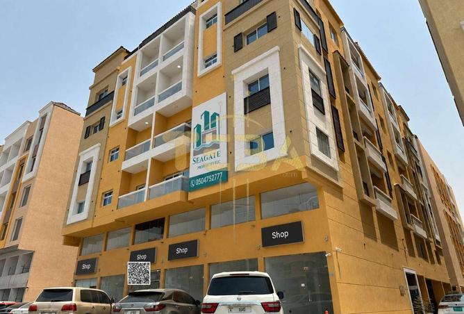 بناية سكنية تجارية للبيع – دخل سنوي ممتاذ