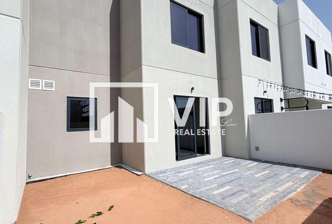 SINGLE ROW | GOOD PRICE, 3 BED | READY | FREEHOLD