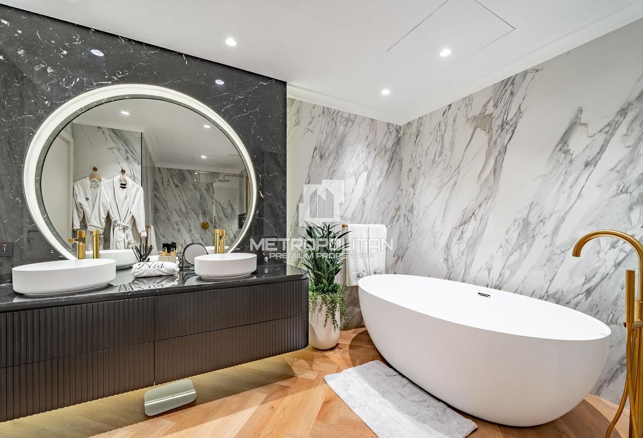 Modern Upgrade| Brand New Furnished| Beach| Vacant photo 6