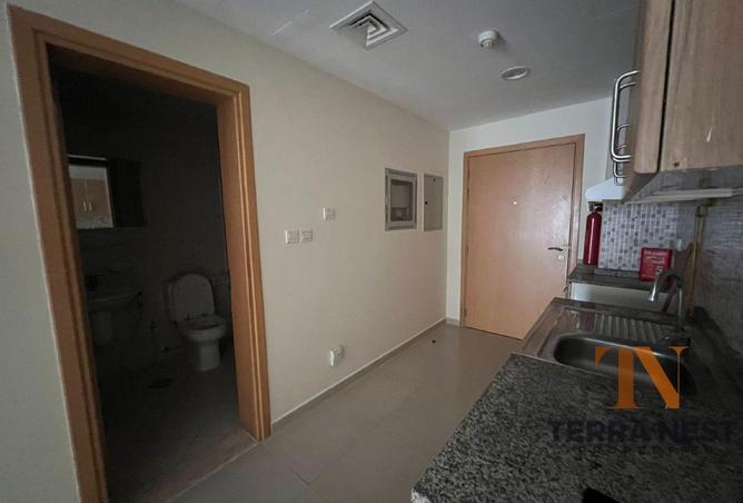 STUDIO APARTMENT | BIGGER LAYOUT | ROAD SIDE VIEW photo 2