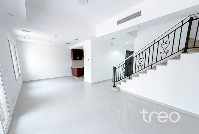 2-bed villa in Palmera 3 · Vacant · Upgraded — photo 2