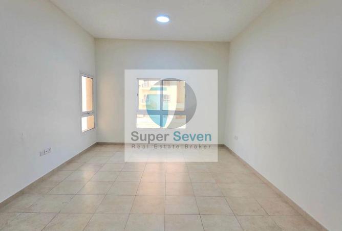 SPACIOUS || OPEN KITCHEN || GOOD LOCATION photo 2