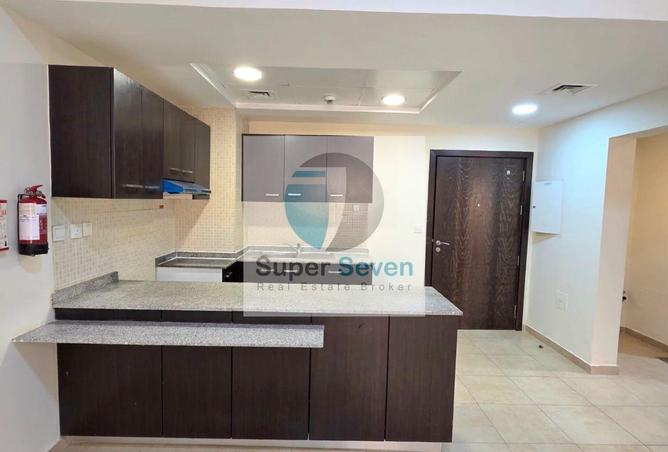 SPACIOUS || OPEN KITCHEN || GOOD LOCATION photo 3