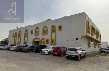 عمارة بالكامل - 8 غرف نوم - 8 حمامات للبيع في الناصرية - الشرق - الشارقة