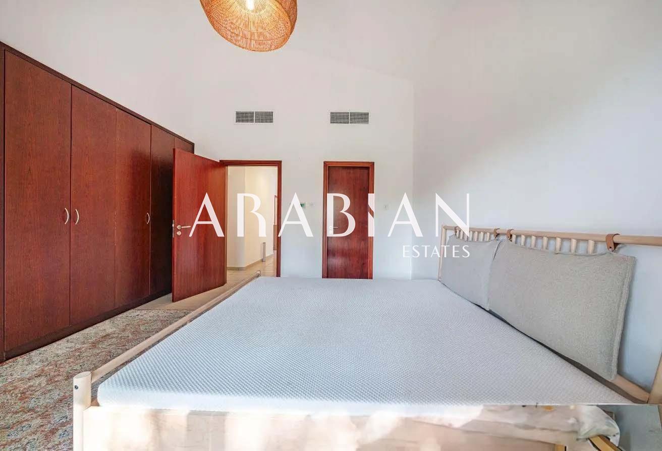 Vacant | Spacious Plot | Upgraded photo 17