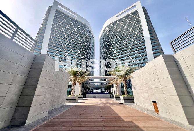 Good Condition | Spacious | Waterfront Views