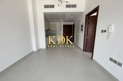 شقة - غرفة نوم - 2 حمامات للايجار في بوابة بن غاطي - منطقة 15 - قرية جميرا الدائرية - دبي