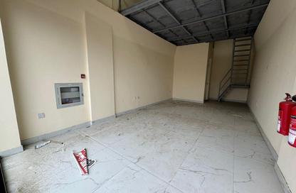 Shop - Studio for rent in Al Jurf 1 - Al Jurf - Ajman Downtown - Ajman