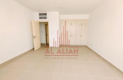Apartment - 2 - 2 for rent in Tourist Club Area - Abu Dhabi