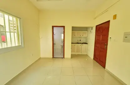 Apartment - Studio - 1 Bathroom for rent in Muwailih Building - Muwaileh - Sharjah