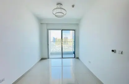 شقة - غرفة نوم - 2 حمامات للايجار في ذا جيت ريزيدينس 2 - مجمع دبي ريزيدنس - دبي لاند - دبي