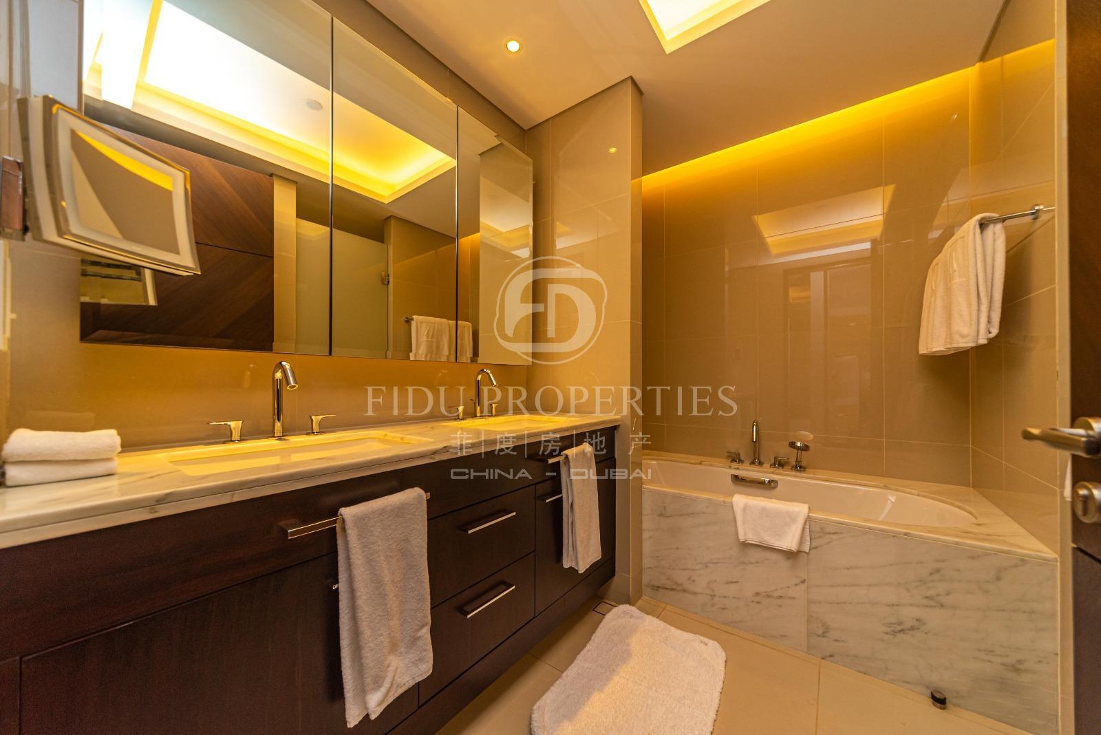 Full Burj Khalifa View | Luxury 2-Bedroom | Vacant