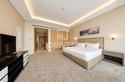 Apartment - 1 Bathroom for sale in The Palm Tower - Palm Jumeirah - Dubai