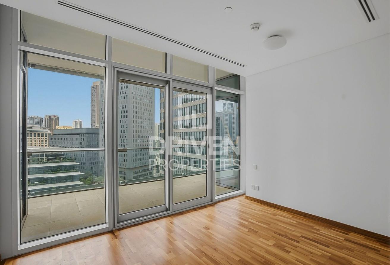 Spacious Upgraded Apartment | DIFC Views photo 8
