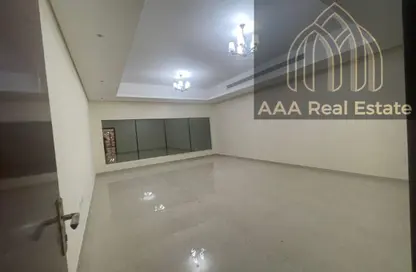 Villa - 5 Bedrooms - 4 Bathrooms for rent in Jumeirah 1 Villas - Jumeirah 1 - Jumeirah - Dubai