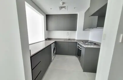 شقة - غرفة نوم - 2 حمامات للايجار في الطراز - حي نسيج - الجادة - الشارقة