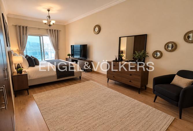 Vacant | Furnished | Pool and Gym photo 2