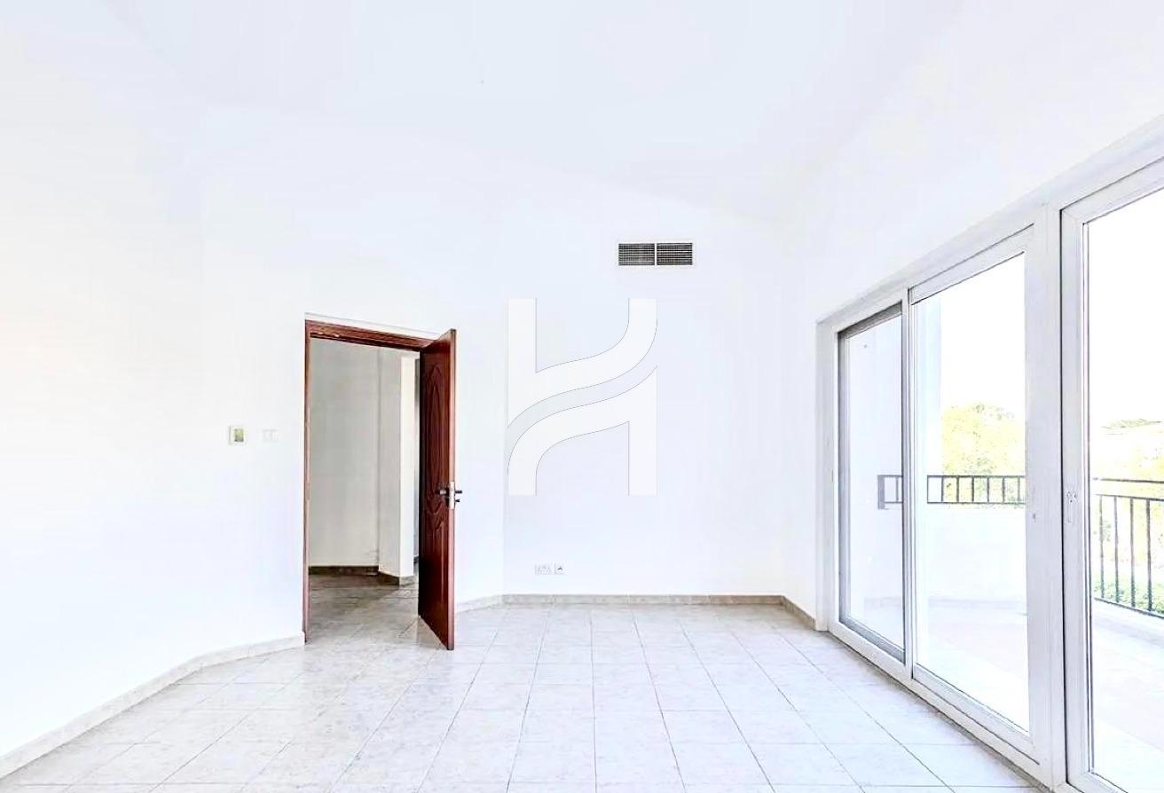 Large Plot | Vacant Now | Ready To Move In photo 5