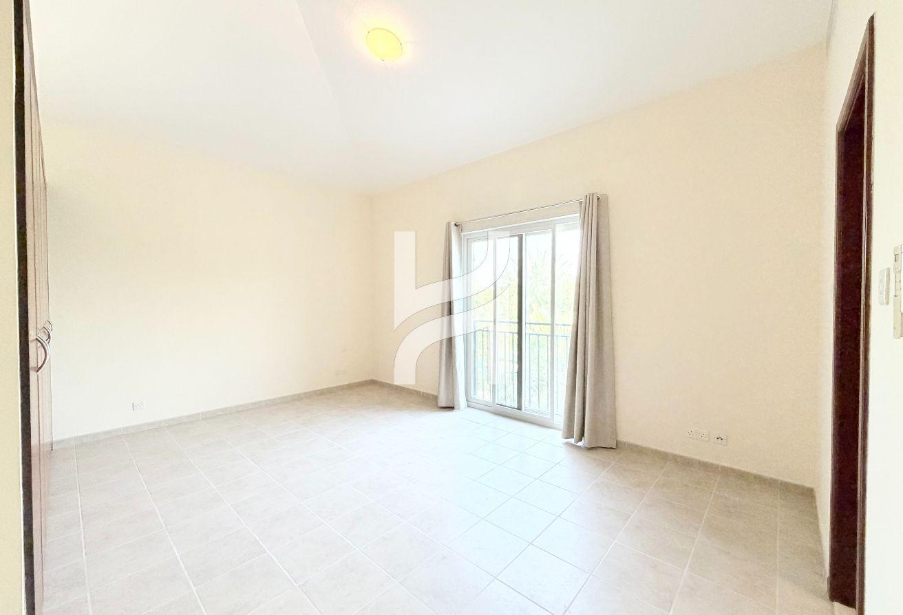 Large Plot | Vacant Now | Ready To Move In photo 7