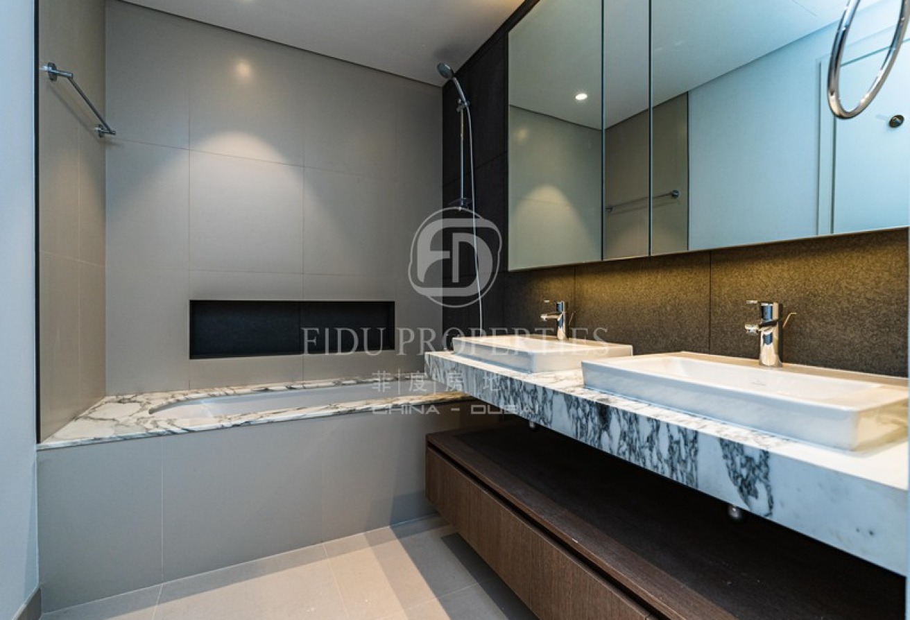 Sea and Burj Khalifa View | Vacant | Exclusive