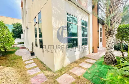 فيلا - استوديو - 5 حمامات للايجار في شارع شاطئ جميرا - جميرا - دبي