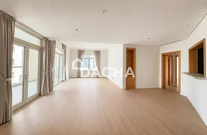 Apartment - 3 Bedrooms - 3 Bathrooms for rent in Al Hamri - Shoreline Apartments - Palm Jumeirah - Dubai