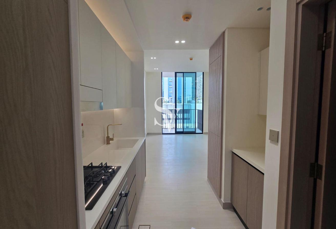 Brand New | Chiller free | Near Mall | High Floor photo 7