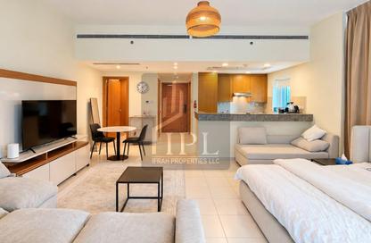 Apartment - Studio - 1 for rent in Bay Square Building 9 - Bay Square - Business Bay - Dubai