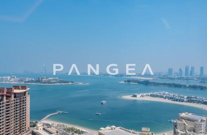 Apartment - 1 - 2 for rent in The Palm Tower - Palm Jumeirah - Dubai