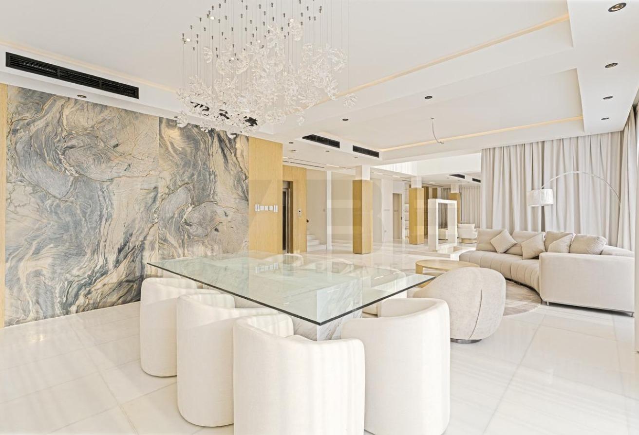 Luxury Beach Front Villa – Wynn Casino View