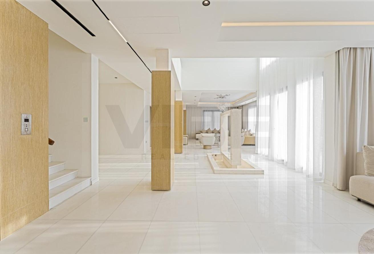 Luxury Beach Front Villa – Wynn Casino View
