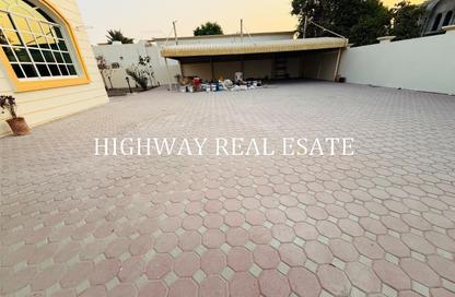 Villa - 4 - 6 for rent in Al Qarayen 1 - Al Qarayen - Sharjah