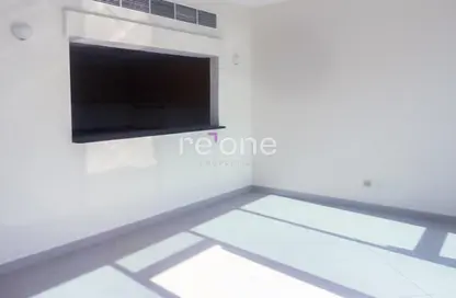 Apartment - 1 Bedroom - 2 Bathrooms for rent in Hub Canal 1 - Hub-Golf Towers - Dubai Sports City - Dubai Apartment - 1 Bedroom - 2 Bathrooms for rent in Hub Canal 1 - Hub-Golf Towers - Dubai Sports City - Dubai