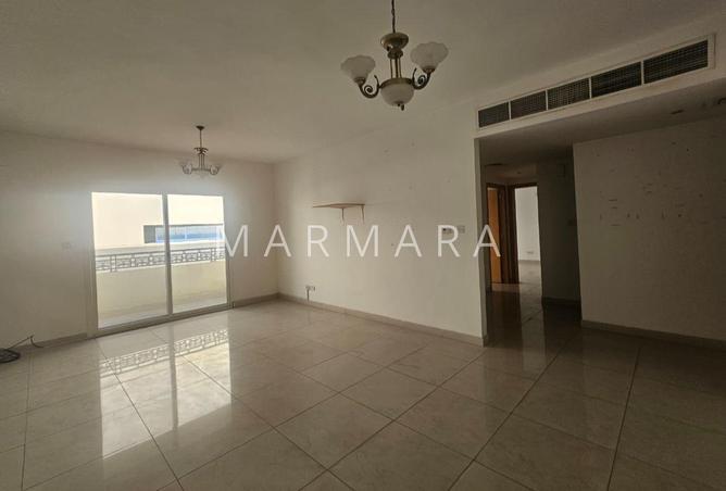 Prime Location | Well-Maintained Apartment Balcony photo 2