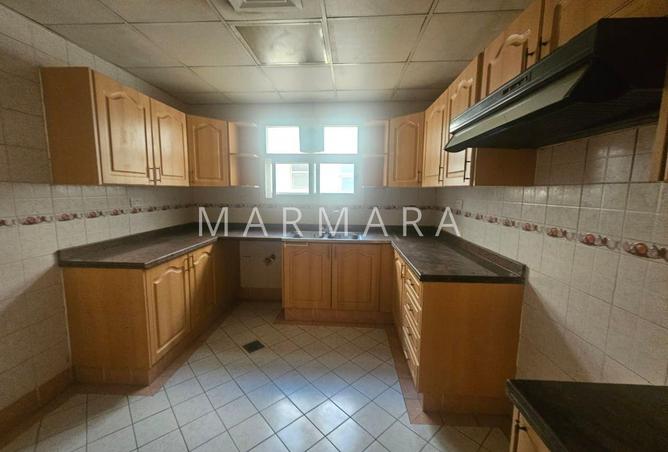 Prime Location | Well-Maintained Apartment Balcony photo 3