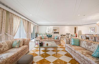 Apartment - 3 Bedrooms - 4 Bathrooms for sale in Palazzo Versace - Culture Village - Dubai
