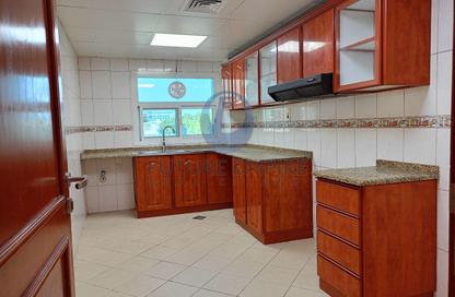 Apartment - 2 - 3 for rent in Al Menhali Building - Oud Metha - Bur Dubai - Dubai Apartment - 2 - 3 for rent in Al Menhali Building - Oud Metha - Bur Dubai - Dubai