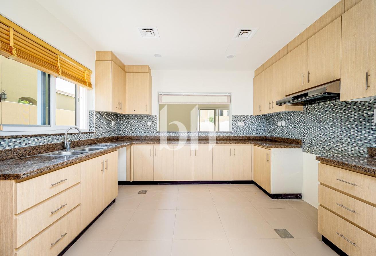 Great location | Vacant Soon | Unfurnished photo 5