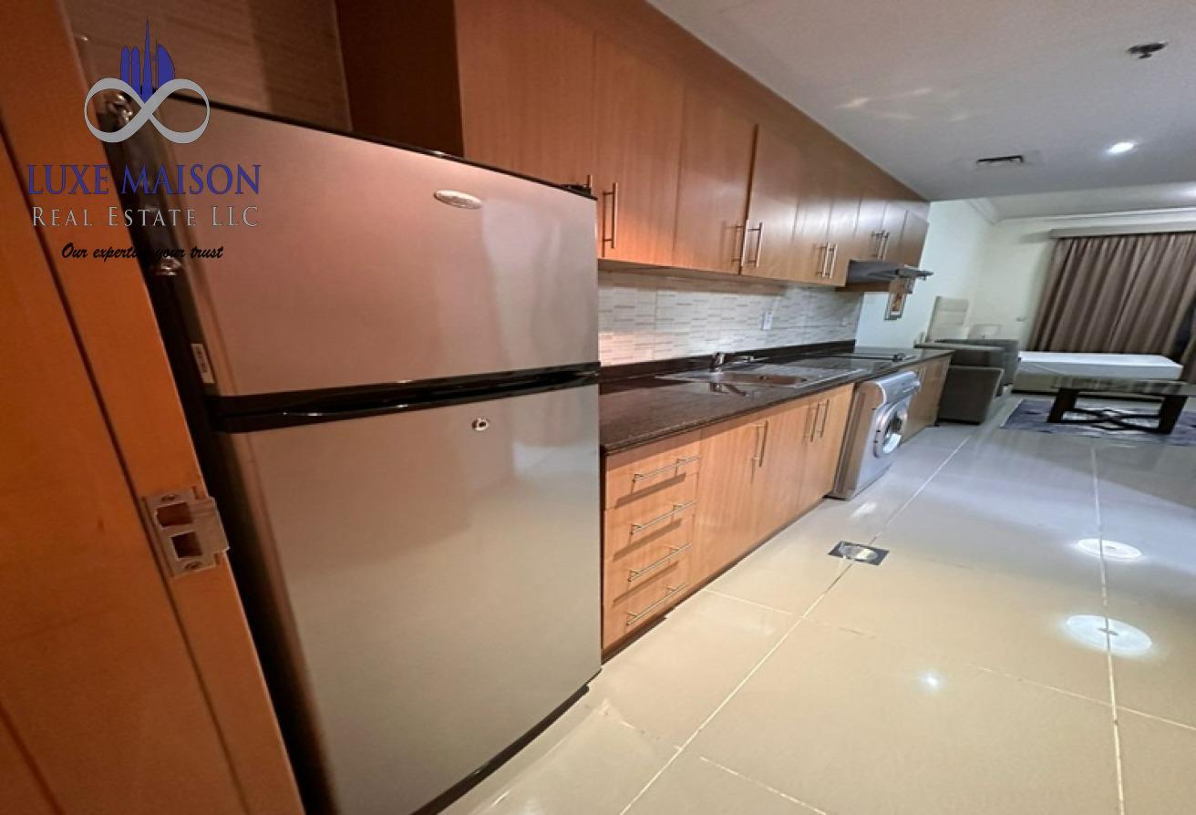 Modern Living | Furnished Studio in Lincoln Park photo 8